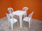 Aluguel de Conjunto de mesa com cadeiras plásticas